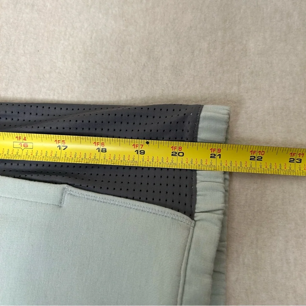 Ivivva Hooded Sleeveless Gray‎ Vest Jacket Size 12